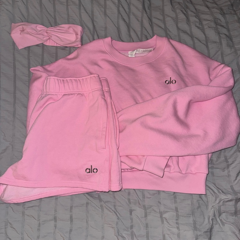 ALO Yoga- Limited Edition, hard to get colour “Sweet Pink” Bundle